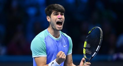 Alcaraz vence a Rublev y se mantiene con vida en las ATP Finals