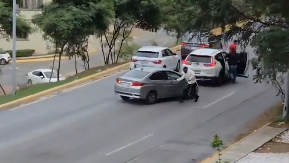 Avenida Fundadores, en la colonia Del Paseo Residencial, en Monterrey.