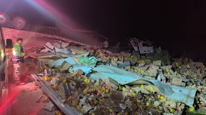 Muere hombre tras volcar su tráiler en la autopista a Laredo