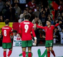 Cristiano brilla con un doblete y una chilena en la goleada de Portugal ante Polonia