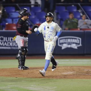 Sultanes se impone a Tomateros en el inicio de la serie