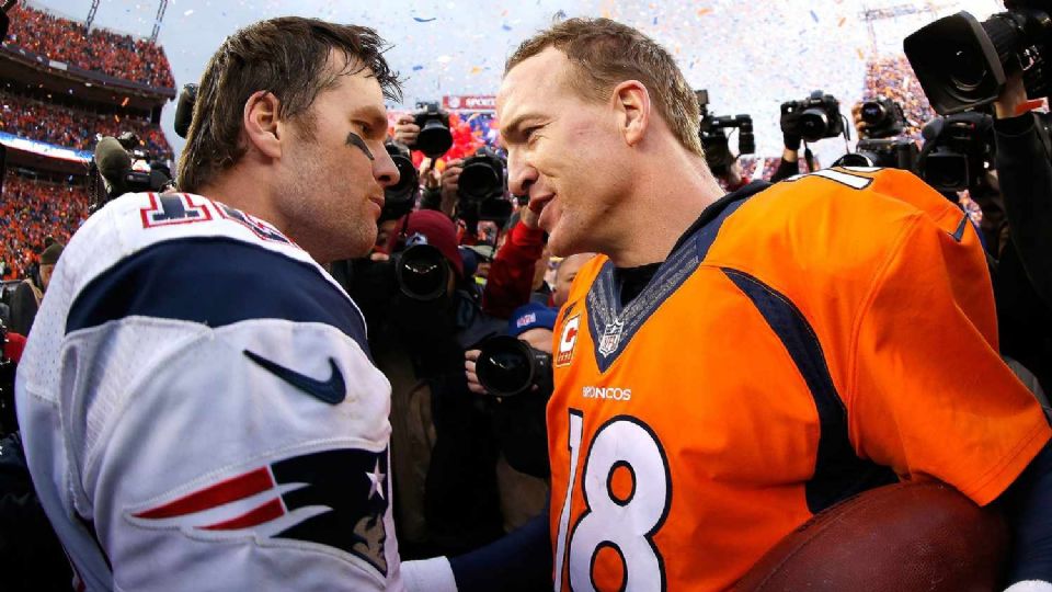 Tom Brady y Peyton Manning se enfrentaron varias ocasiones en la NFL