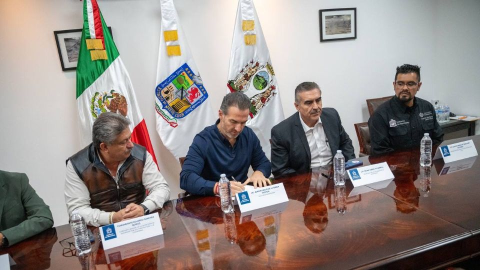 Autoridades del municipio de Monterrey en el anuncio del Consejo.