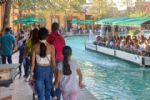 Recorren la Macroplaza y el Paseo Santa Lucía en este asueto
