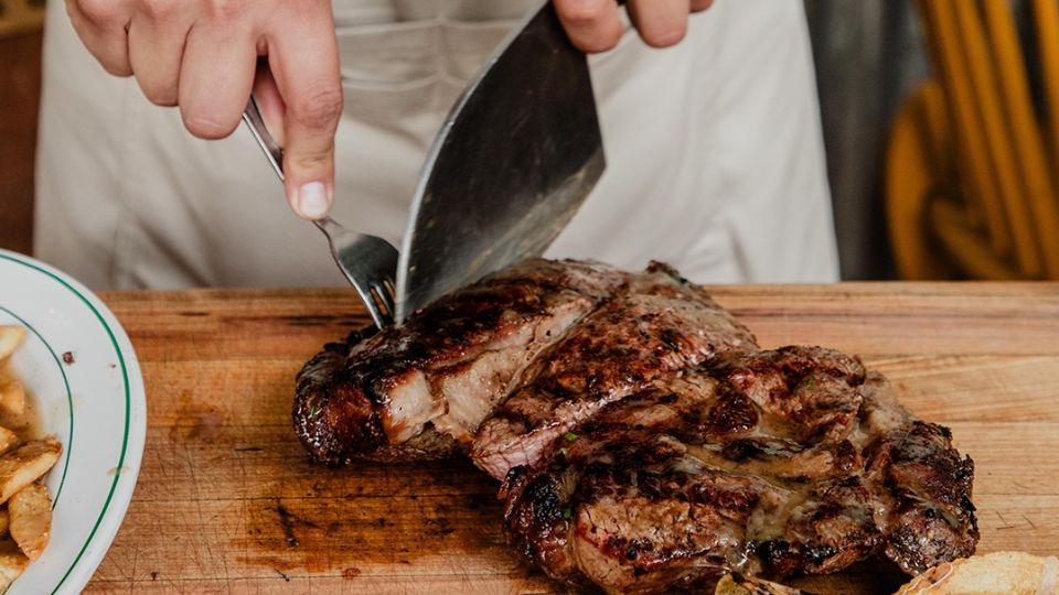 Carne asada preparada en Cara de Vaca, restaurante en Monterrey | Facebook / Cara de Vaca