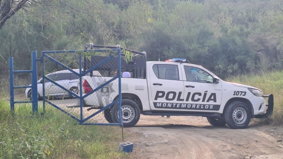 Unidad de la policía de Montemorelos en la zona donde se dio el hallazgo