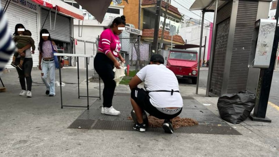 Captan a taqueros recogiendo carne del suelo