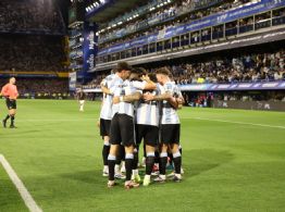 Argentina vence a Perú y cierra el año como líder de las Eliminatorias