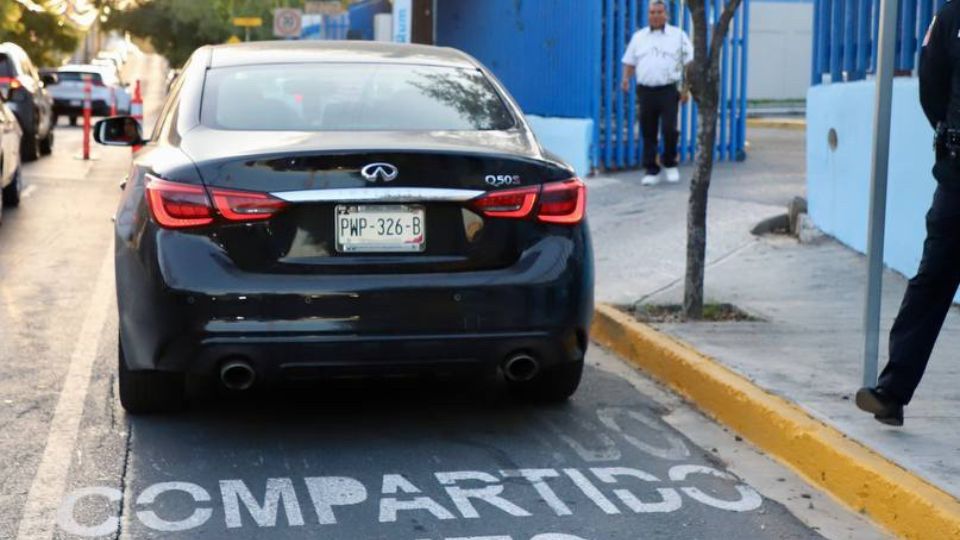 Auto compartido llega a colegio sampetrino