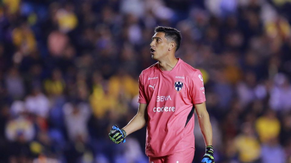 Esteban Andrada, portero de Rayados, podría ser operado de una lesión en la rodilla, que lo dejaría fuera de la Liguilla.