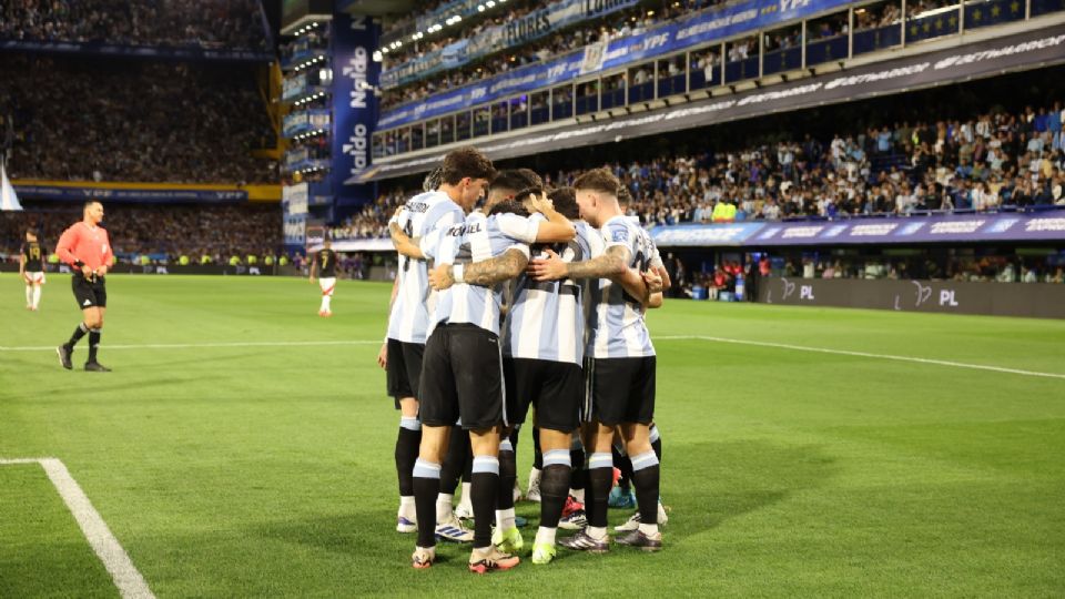 Argentina vence a Perú y cierra el año como líder de las Eliminatorias