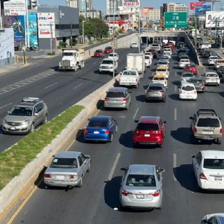 Desfile trae atorones viales en distintos puntos de la zona metropolitana