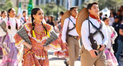 Escuelas, policías y rescatistas participan en desfile de la Revolución en Monterrey