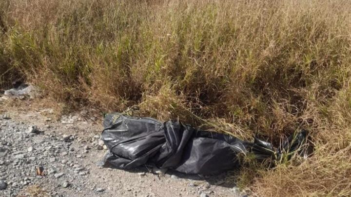 Hallan cuerpo envuelto en bolsas negras en terreno baldío de García