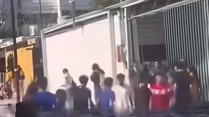 Pandilla entra a escuela y golpea a un alumno de 16 años en Santa Catarina