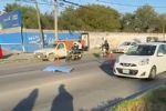 Conductor pierde el control e impacta y mata a mujer que cruzaba la calle en Monterrey