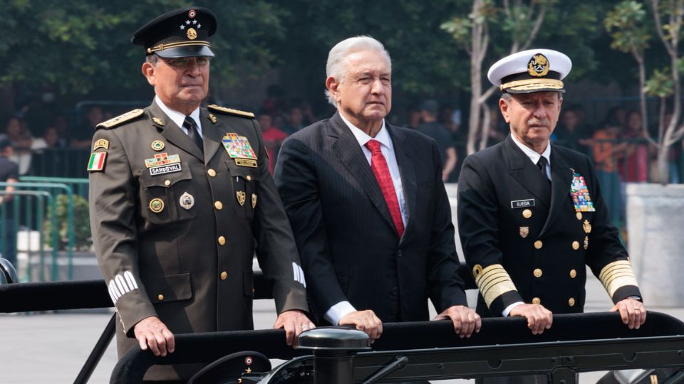 Andrés Manuel López Obrador, expresidente de México, durante desfile conmemorativo al Día de la Independencia