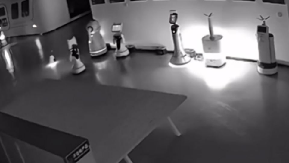 Robot con inteligencia artificial busca convencer a otros para dejar su trabajo.