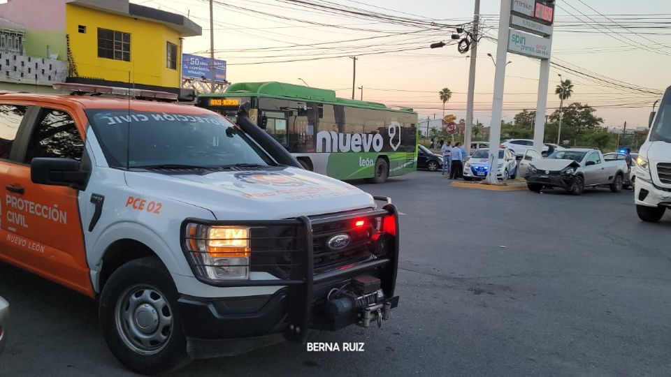 Choque en la Avenida Rómulo Garza