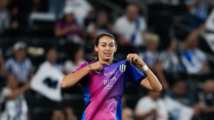 Rayadas va por su gol 50 en Clásico Femenil