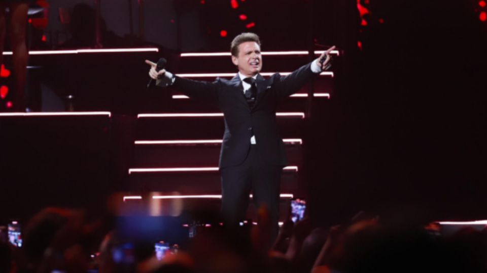 Luis Miguel, cantante.