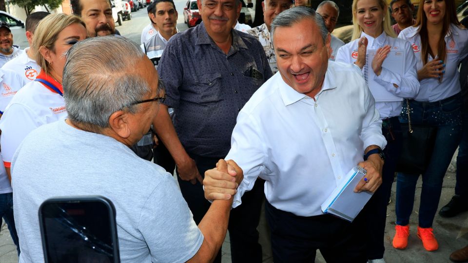 Alcalde Héctor García saluda a vecinos de Guadalupe | Facebook / Héctor García García