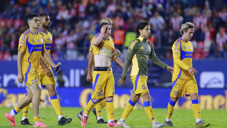 Un contundente 3-0 de San Luis deja a Tigres al borde de la eliminación en la Liguilla.