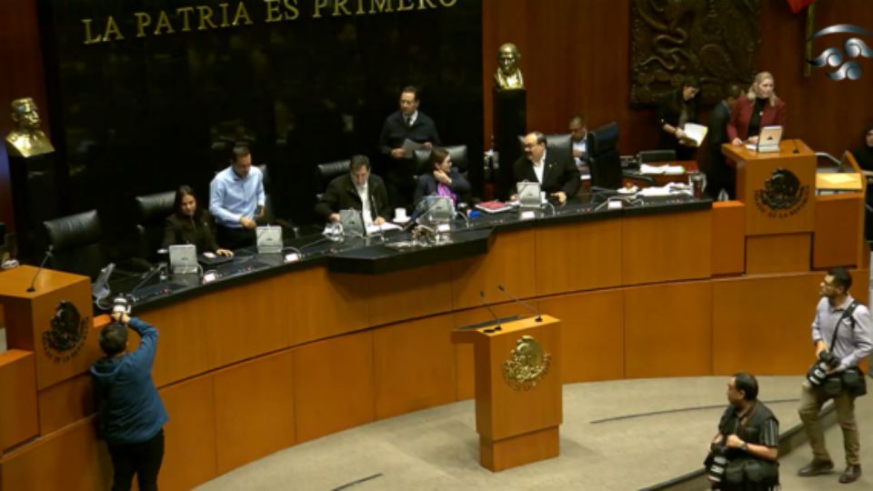 Senado de México durante la discusión por la desaparición de órganos autónomos.