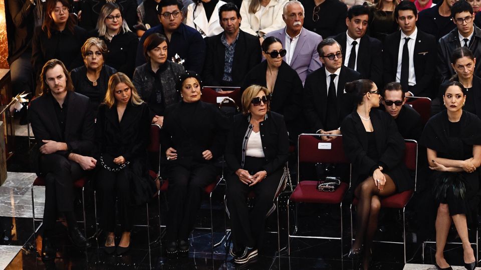 Familia de Silvia Pinal en el homenaje de Bellas Artes.