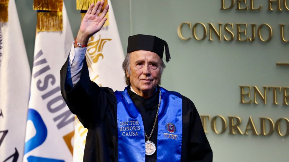 Ceremonia de la UANL en homenaje a Joan Manuel Serrat