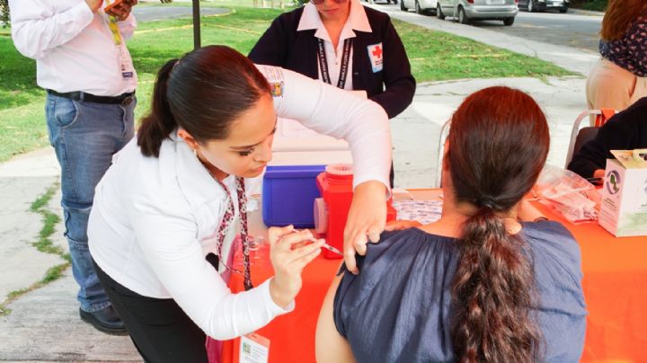 Regidores de MC realizan brigada de vacunación gratuita en San Nicolás