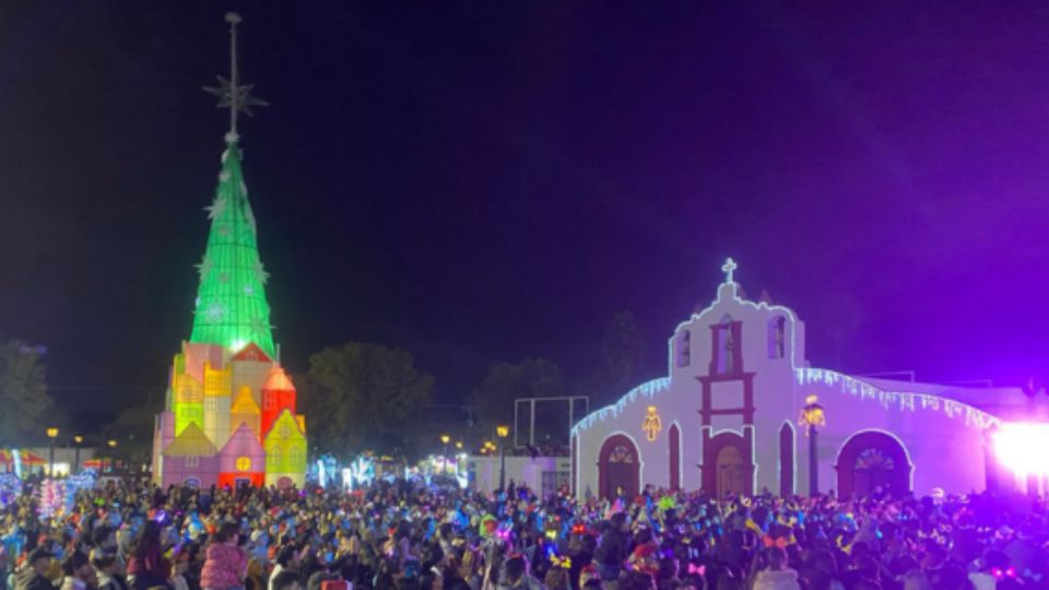 Encendido del pino en Escobedo.