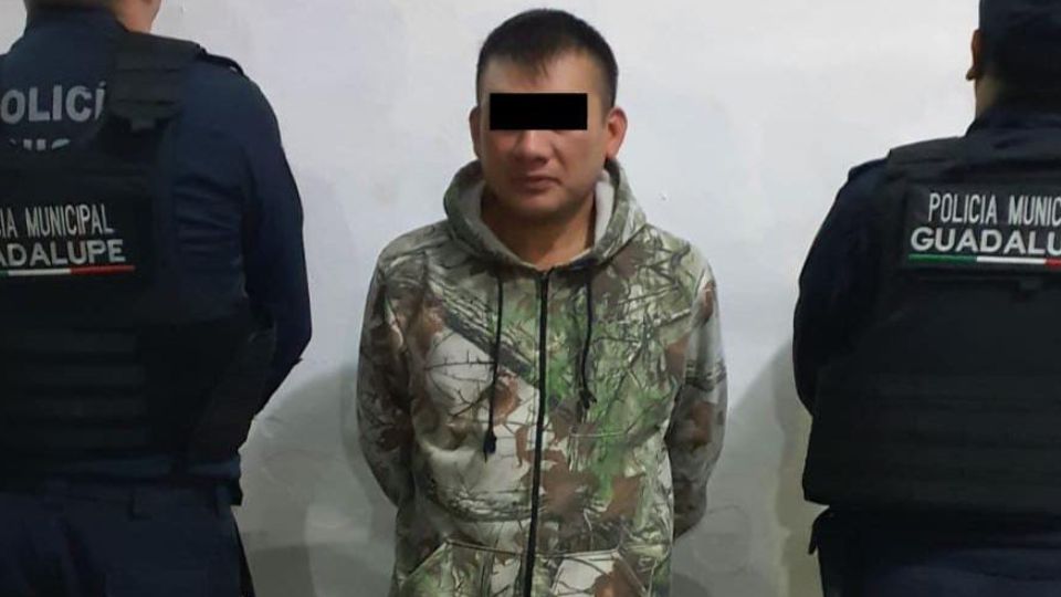 Hombre detenido por atacar a su esposa e hijastra en Guadalupe