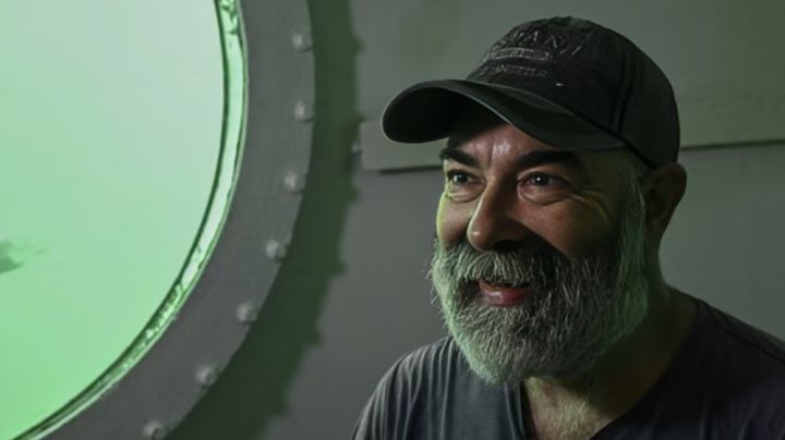 Hombre busca romper un récord mundial tras vivir dos meses bajo el agua