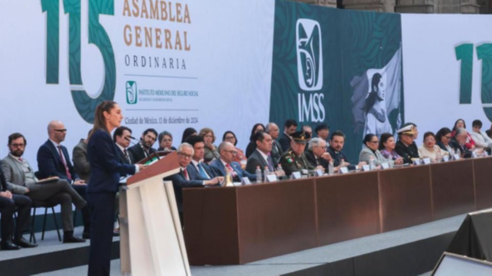 La presidenta Claudia Sheinbaum señaló el registro histórico de 22 millones 643 mil 638 trabajadores asegurados, incluidas personas trabajadoras independientes y del hogar.