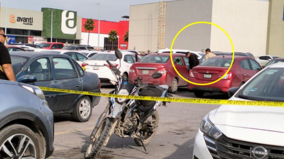 Asesinan a un hombre en el estacionamiento de la plaza comercial Citadel, tras salir de una sucursal bancaria de la que retiró dinero en efectivo.