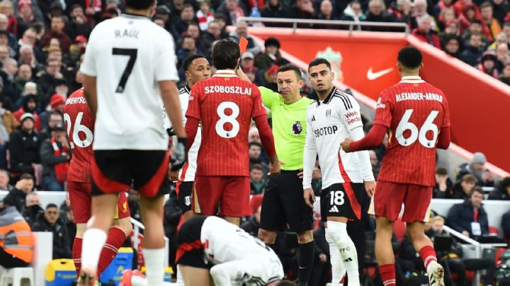 Liverpool resiste con 10 hombres y empata con el Fulham de Jiménez