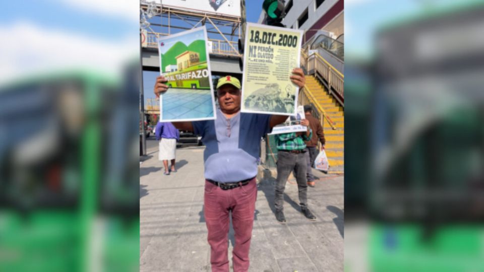 Los usuarios del transporte público en Monterrey protestaron contra el posible aumento a 21 pesos de la tarifa, cuestión que se discutirá el próximo 18 de diciembre.