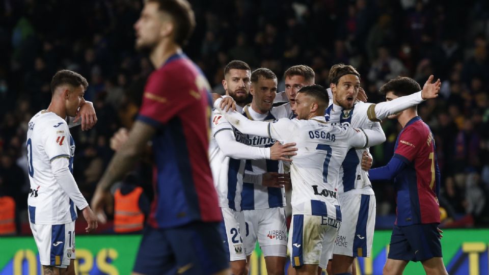 El Barça cae en casa y el Atlético le pisa los talones en la Liga