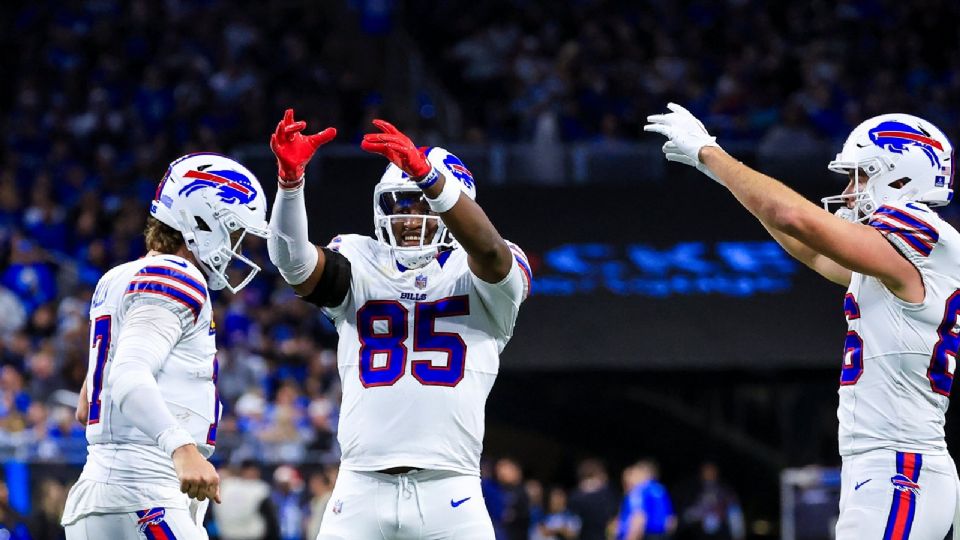 Josh Allen liderando a los Bills con 362 yardas y cuatro anotaciones.