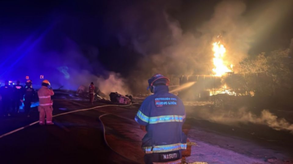 Incendio de pipa en Montemorelos, Nuevo León.