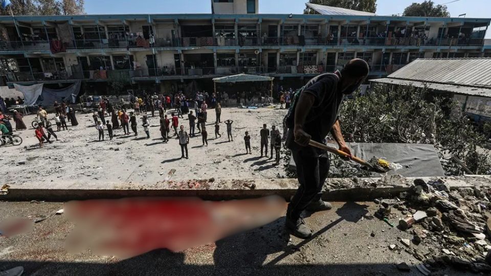 Bombardean escuela en el barrio de Tuffah de la ciudad de Gaza.