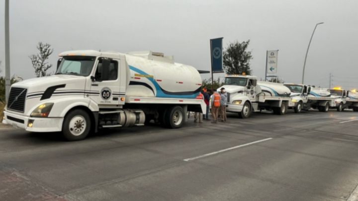 Inicia abasto de agua con pipas en Santa Catarina