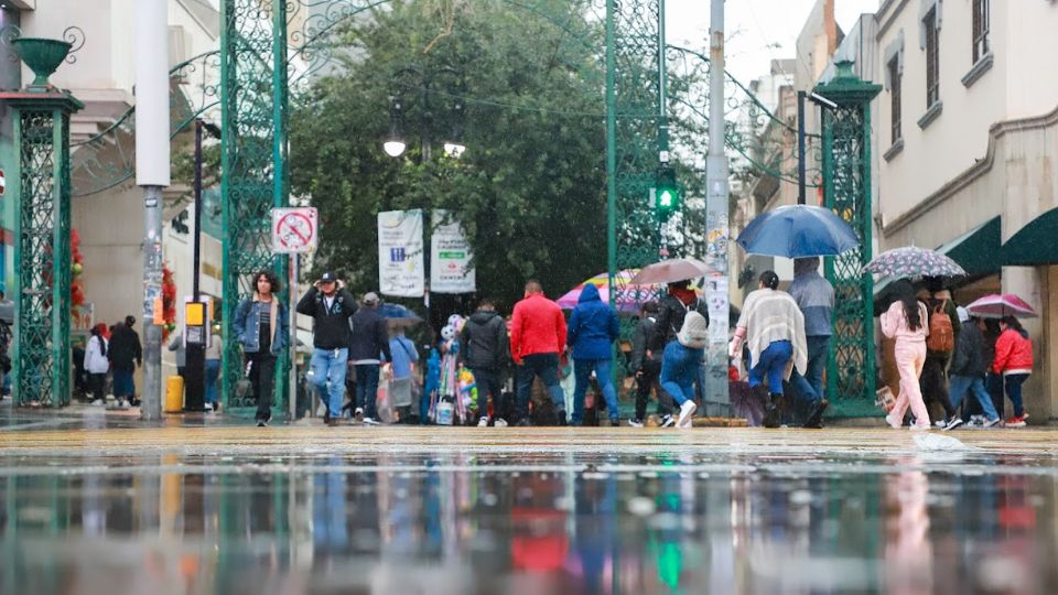 Lluvia en el centro de Monterrey