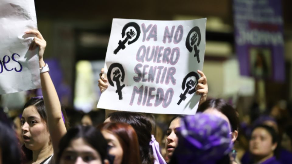 Mujeres piden un alto a la violencia de género en Nuevo León.