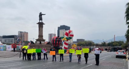 Maestros de inglés pasarán Navidad sin dinero