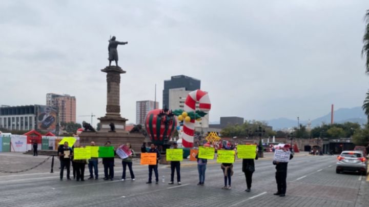 Maestros de inglés pasarán Navidad sin dinero