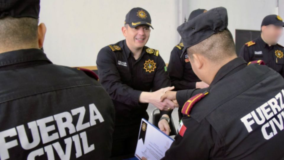 Fuerza Civil reconoció a 29 agentes por capturas relevantes: 13 obtuvieron el Mérito Policial y 16 más obtuvieron un bono.