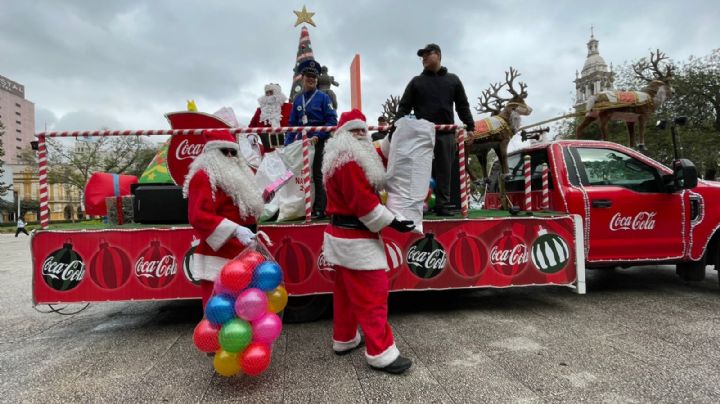 Policías de Monterrey se convierten en ayudantes de Santa Claus
