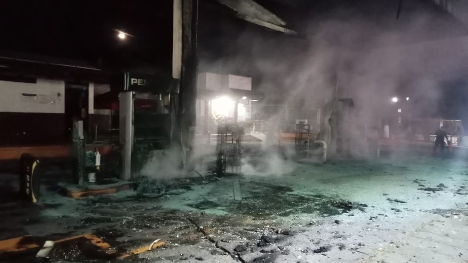 Incendió en una gasolinera y un Oxxo en el municipio de Cuitzeo, Michoacán.